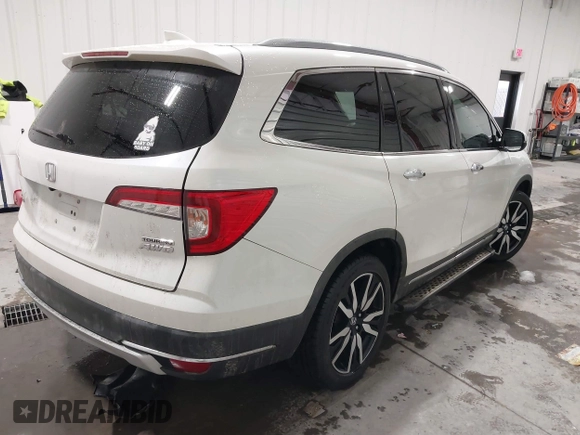 2019 Honda Pilot Touring 7-Passenger with VIN 5FNYF6H64KB005798, listed as a IAAI auction lot 41551933 with 103,151 mi miles. Bid and sale history available at carsss.com. Image 4.