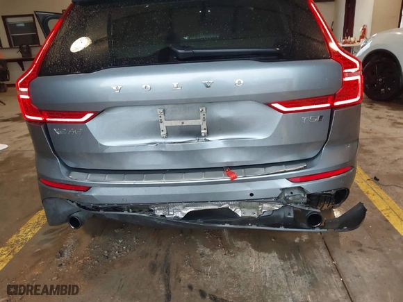2018 Volvo XC60 Momentum with VIN LYV102RK2JB122061, listed as a IAAI auction lot 41708922 with 66,950 mi miles. Bid and sale history available at carsss.com. Image 6.