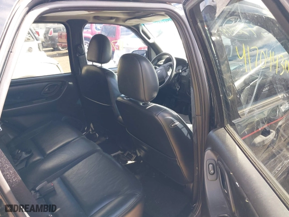 2002 Ford Escape XLT with VIN 1FMCU03182KD33491, listed as a IAAI auction lot 41704430 with 174,810 mi miles. Bid and sale history available at carsss.com. Image 8.