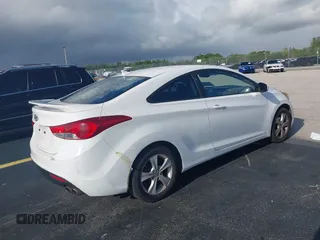 2013 Hyundai Elantra GS z VIN KMHDH6AEXDU022461, wystawiony jako IAAI lot #42351335 z przebiegiem 160 697 mil mil oraz . Historia ofert i sprzedaży dostępna na DreamBid. Obrazek 4.
