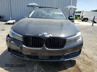 2017 BMW 7 Series 740i z VIN WBA7E2C30HG741105, wystawiony jako Copart lot #56632005 z przebiegiem 95 162 mil mil oraz Czysty tytuł • Clean title. Historia ofert i sprzedaży dostępna na DreamBid. Obrazek 5.