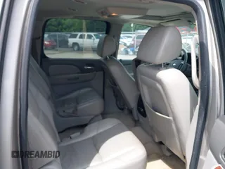 2007 Chevrolet Suburban LT с VIN 3GNFC16007G185405, выставлен на аукционе IAAI как лот 42471956 с пробегом 324 164 миль миль и . История ставок и продаж доступна на DreamBid. Изображение 8.