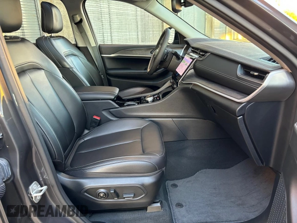 2023 Jeep Grand Cherokee Limited z VIN 1C4RJKBG4P8840711, wystawiony jako Copart lot #56185315 z przebiegiem 8 076 mil mil oraz Szkoda całkowita • Salvage title. Historia ofert i sprzedaży dostępna na DreamBid. Obrazek 8.