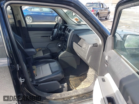 2007 Jeep Patriot Limited с VIN 1J8FF48W77D316919, выставлен на аукционе IAAI как лот 41601000 с пробегом 176 242 миль миль и . История ставок и продаж доступна на DreamBid. Изображение 5.