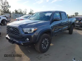 2021 Toyota Tacoma SR5 z VIN 3TMDZ5BN6MM110938, wystawiony jako IAAI lot #41838703 z przebiegiem 67 680 mil mil oraz . Historia ofert i sprzedaży dostępna na DreamBid. Obrazek 18.