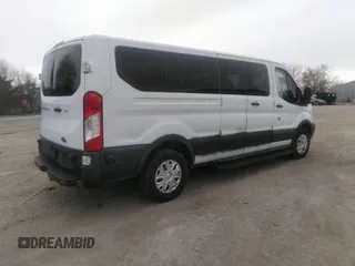2018 Ford Transit Passenger XL z VIN 1FBZX2ZM6JKA56605, wystawiony jako IAAI lot #39020933 z przebiegiem 89 491 mil mil oraz . Historia ofert i sprzedaży dostępna na DreamBid. Obrazek 4.