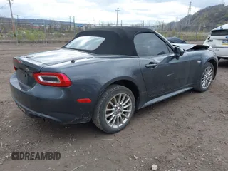 2017 FIAT 124 Spider Lusso z VIN JC1NFAEK7H0106877, wystawiony jako IAAI lot #42049505 z przebiegiem 54 487 mil mil oraz . Historia ofert i sprzedaży dostępna na DreamBid. Obrazek 4.