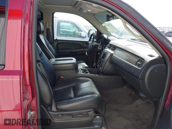 2010 Chevrolet Tahoe LT z VIN 1GNUKBE08AR112792, wystawiony jako IAAI lot #41790474 z przebiegiem 231 742 mil mil oraz . Historia ofert i sprzedaży dostępna na DreamBid. Obrazek 5.