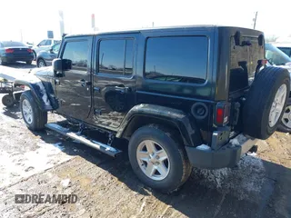 2012 Jeep Wrangler Unlimited Altitude z VIN 1C4HJWEG7CL191444, wystawiony jako IAAI lot #41643441 z przebiegiem 220 785 mil mil oraz . Historia ofert i sprzedaży dostępna na DreamBid. Obrazek 3.