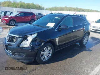 2013 Cadillac SRX Luxury Collection z VIN 3GYFNCE34DS584959, wystawiony jako IAAI lot #42080339 z przebiegiem 133 564 mil mil oraz . Historia ofert i sprzedaży dostępna na DreamBid. Obrazek 2.