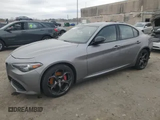 2021 Alfa Romeo Giulia Ti z VIN ZARFANBN5M7643959, wystawiony jako Copart lot #48424255 z przebiegiem 62 075 mil mil oraz Szkody całkowita. Historia ofert i sprzedaży dostępna na DreamBid. Obrazek 1.