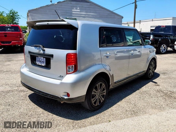 2014 Scion xB z VIN JTLZE4FE9EJ055412, wystawiony jako Copart lot #56695645 z przebiegiem 193 819 mil mil oraz Czysty tytuł • Clean title. Historia ofert i sprzedaży dostępna na DreamBid. Obrazek 4.