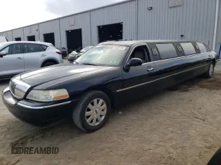 2003 Lincoln Town Car Executive z VIN 1L1FM81W23Y631965, wystawiony jako Copart lot #44536145 z przebiegiem 43 743 mil mil oraz Czysty tytuł • Clean title. Historia ofert i sprzedaży dostępna na DreamBid. Obrazek 1.