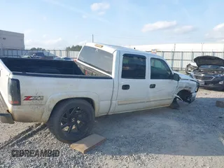 2006 Chevrolet Silverado 1500 LT1 with VIN 2GCEK13T861144372, listed as a IAAI auction lot 41564008 with 295,445 mi miles. Bid and sale history available at carsss.com. Image 14.