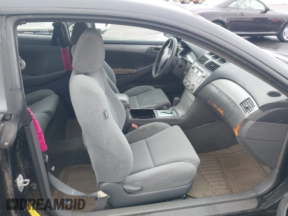 2005 Toyota Solara SE z VIN 4T1CE38P95U964917, wystawiony jako IAAI lot #42511317 z przebiegiem 339 570 mil mil oraz . Historia ofert i sprzedaży dostępna na DreamBid. Obrazek 5.