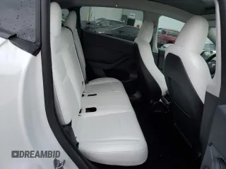 2024 Tesla Model Y Long Range with VIN 7SAYGDEE5RF115706, listed as a Copart auction lot 45002255 with 9,255 mi miles and Salvage Title. Bid and sale history available at DreamBid. Image 10.