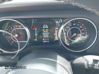2022 Jeep Wrangler Unlimited Sahara Altitude with VIN 1C4HJXEG3NW194042, listed as a IAAI auction lot 42643314 with 32,091 mi miles and . Bid and sale history available at DreamBid. Image 7.