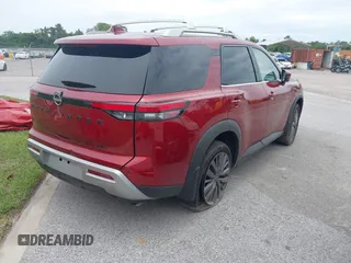 2024 Nissan Pathfinder SL z VIN 5N1DR3CB6RC230381, wystawiony jako IAAI lot #41201816 z przebiegiem 7 245 mil mil oraz . Historia ofert i sprzedaży dostępna na DreamBid. Obrazek 4.