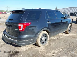 2019 Ford Police Interceptor Utility z VIN 1FM5K8AT0KGA31584, wystawiony jako IAAI lot #42011705 z przebiegiem 145 304 mil mil oraz . Historia ofert i sprzedaży dostępna na DreamBid. Obrazek 4.