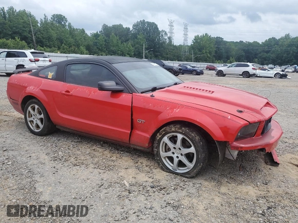 2008 Ford Mustang GT Deluxe z VIN 1ZVHT82H985142306, wystawiony jako Copart lot #57461015 z przebiegiem 142 325 mil mil oraz Czysty tytuł • Clean title. Historia ofert i sprzedaży dostępna na DreamBid. Obrazek 4.