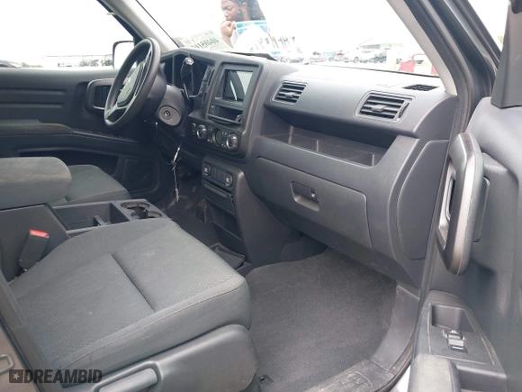 2010 Honda Ridgeline RT with VIN 5FPYK1F28AB010815, listed as a IAAI auction lot 40405105 with 275,762 mi miles. Bid and sale history available at carsss.com. Image 5.