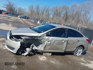 2017 Ford Focus SE с VIN 1FADP3F26HL262127, выставлен на аукционе IAAI как лот 41833846 с пробегом 110 334 миль миль и . История ставок и продаж доступна на DreamBid. Изображение 6.