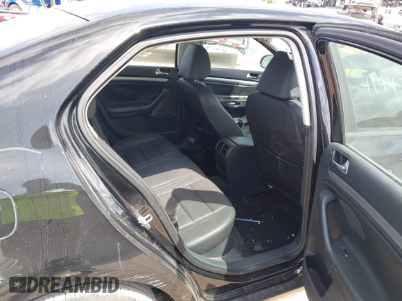 2010 Volkswagen Jetta Limited Edition с VIN 3VWAZ7AJ7AM078474, выставлен на аукционе IAAI как лот 41945264 с пробегом 161 362 миль миль и . История ставок и продаж доступна на DreamBid. Изображение 8.
