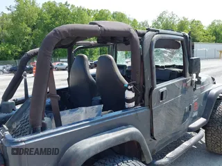 2001 Jeep Wrangler Sport z VIN 1J4FA49S11P322636, wystawiony jako IAAI lot #42409917 z przebiegiem 88 675 mil mil oraz . Historia ofert i sprzedaży dostępna na DreamBid. Obrazek 13.
