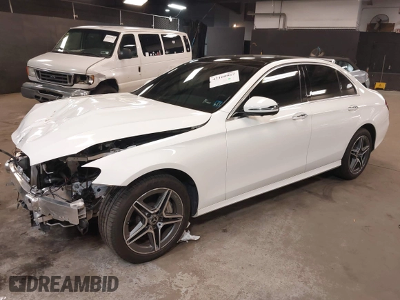 2023 Mercedes-Benz E 350 z VIN W1KZF8EB2PB137329, wystawiony jako IAAI lot #42160967 z przebiegiem 8 718 mil mil oraz . Historia ofert i sprzedaży dostępna na DreamBid. Obrazek 19.