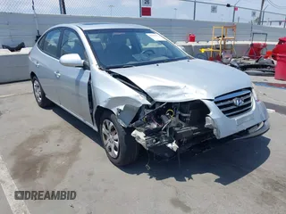 2009 Hyundai Elantra GLS z VIN KMHDU46D89U716718, wystawiony jako IAAI lot #42282841 z przebiegiem 130 843 mil mil oraz . Historia ofert i sprzedaży dostępna na DreamBid. Obrazek 1.