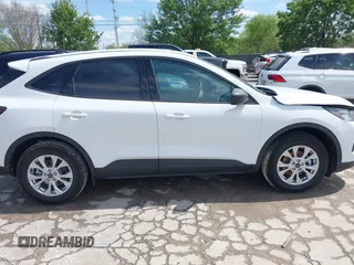2025 Ford Escape Active z VIN 1FMCU0GN7SUA03259, wystawiony jako IAAI lot #41899036 z przebiegiem 189 mil mil oraz . Historia ofert i sprzedaży dostępna na DreamBid. Obrazek 14.