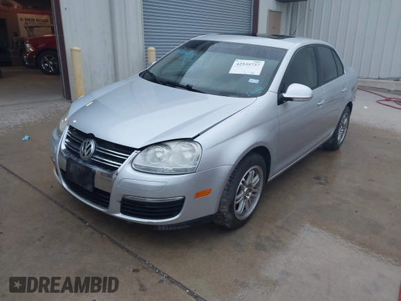 2010 Volkswagen Jetta Limited Edition с VIN 3VWRX7AJ4AM129874, выставлен на аукционе IAAI как лот 42539737 с пробегом 197 259 миль миль и . История ставок и продаж доступна на DreamBid. Изображение 2.