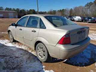 2007 Ford Focus S with VIN 1FAFP34N17W321782, listed as a IAAI auction lot 41093592 with 120,292 mi miles. Bid and sale history available at carsss.com. Image 3.