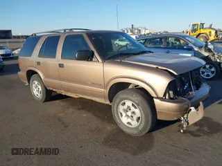 2004 Chevrolet Blazer LS z VIN 1GNDT13X74K143228, wystawiony jako IAAI lot #41761295 z przebiegiem 149 003 mil mil oraz . Historia ofert i sprzedaży dostępna na DreamBid. Obrazek 1.