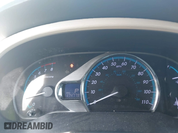2011 Toyota Sienna XLE with VIN 5TDDK3DC0BS012604, listed as a IAAI auction lot 41533173 with 174,779 mi miles. Bid and sale history available at carsss.com. Image 7.