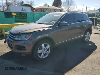 2012 Volkswagen Touareg Sport z VIN WVGFK9BP8CD003451, wystawiony jako Copart lot #50729765 z przebiegiem 168 000 mil mil oraz Szkoda całkowita • Salvage title. Historia ofert i sprzedaży dostępna na DreamBid. Obrazek 1.