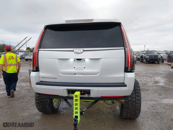 2020 Cadillac Escalade Luxury with VIN 1GYS3BKJ6LR124477, listed as a IAAI auction lot 41471894 with 42,439 mi miles. Bid and sale history available at carsss.com. Image 16.