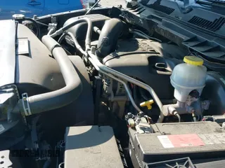 2017 Ram 1500 Outdoorsman z VIN 1C6RR7TT7HS677839, wystawiony jako IAAI lot #43276327 z przebiegiem 127 804 mil mil oraz . Historia ofert i sprzedaży dostępna na DreamBid. Obrazek 25.