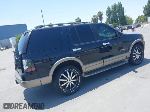 2002 Ford Explorer Eddie Bauer z VIN 1FMDU74E42ZC47584, wystawiony jako IAAI lot #42456721 z przebiegiem 141 518 mil mil oraz . Historia ofert i sprzedaży dostępna na DreamBid. Obrazek 4.