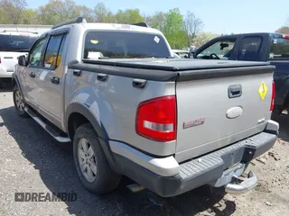 2007 Ford Explorer Sport Trac XLT z VIN 1FMEU51807UB19953, wystawiony jako IAAI lot #42154055 z przebiegiem 199 105 mil mil oraz . Historia ofert i sprzedaży dostępna na DreamBid. Obrazek 3.