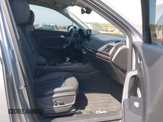 2021 Audi Q5 Premium Plus z VIN WA1BAAFY6M2130653, wystawiony jako IAAI lot #42138199 z przebiegiem 42 127 mil mil oraz . Historia ofert i sprzedaży dostępna na DreamBid. Obrazek 5.