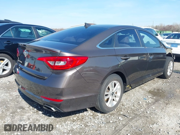 2016 Hyundai Sonata SE z VIN 5NPE24AF5GH269327, wystawiony jako IAAI lot #41810855 z przebiegiem 120 379 mil mil oraz . Historia ofert i sprzedaży dostępna na DreamBid. Obrazek 4.