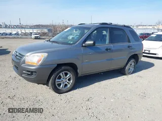 2008 Kia Sportage LX with VIN KNDJE723487455152, listed as a IAAI auction lot 41638720 with 247,286 mi miles. Bid and sale history available at carsss.com. Image 2.