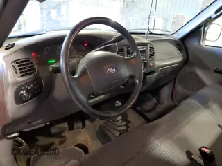 2003 Ford F-150 XL z VIN 2FTRF18W93CB06996, wystawiony jako Copart lot #42758725 z przebiegiem 142 428 mil mil oraz Szkoda całkowita • Salvage title. Historia ofert i sprzedaży dostępna na DreamBid. Obrazek 8.