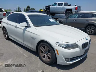 2012 BMW 5 Series 528i z VIN WBAXG5C56CDX04843, wystawiony jako IAAI lot #42463223 z przebiegiem 185 031 mil mil oraz . Historia ofert i sprzedaży dostępna na DreamBid. Obrazek 1.