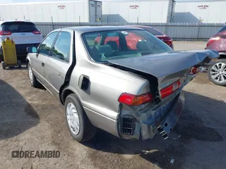 1997 Toyota Camry LE z VIN 4T1BF22K1VU025776, wystawiony jako IAAI lot #42270137 z przebiegiem 168 299 mil mil oraz . Historia ofert i sprzedaży dostępna na DreamBid. Obrazek 3.