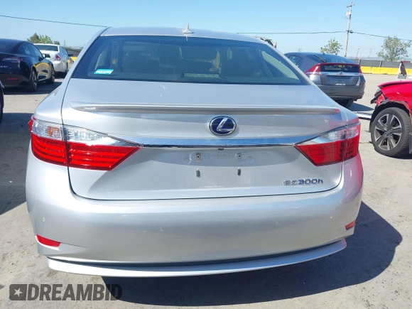 2013 Lexus ES 300h with VIN JTHBW1GG8D2026533, listed as a IAAI auction lot 42064923 with Not provided miles and . Bid and sale history available at DreamBid. Image 17.