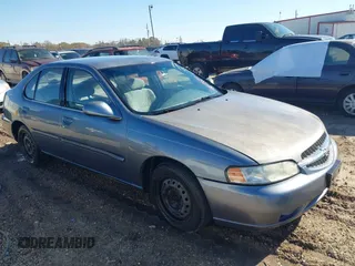 2000 Nissan Altima XE with VIN 1N4DL01D2YC187560, listed as a IAAI auction lot 41209630 with 231,442 mi miles. Bid and sale history available at carsss.com. Image 1.