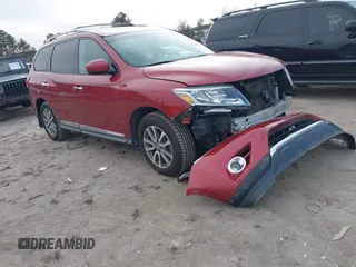 2013 Nissan Pathfinder SV with VIN 5N1AR2MMXDC611804, listed as a IAAI auction lot 41399219 with 185,384 mi miles. Bid and sale history available at carsss.com. Image 1.