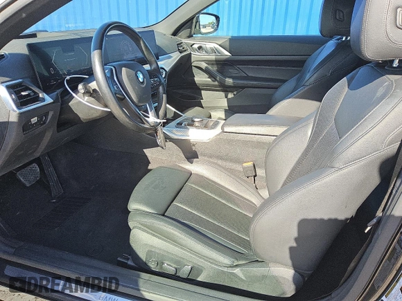 2024 BMW 4 Series 430i z VIN WBA23AT07RCR69286, wystawiony jako Copart lot #56604595 z przebiegiem 24 130 mil mil oraz Tytuł czysty. Historia ofert i sprzedaży dostępna na DreamBid. Obrazek 7.